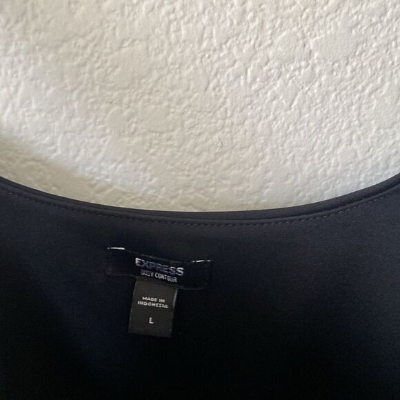 Express Black Body Contour Scalloped Crop Top Large - Picture 3 of 4